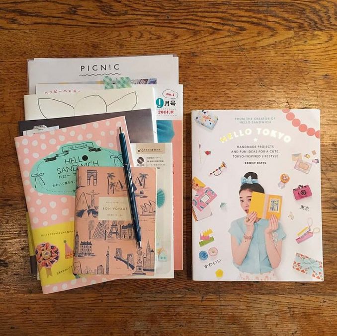 Menininkė yra išleidusi tris japoniško gyvenimo būdo ir rankdarbių knygas