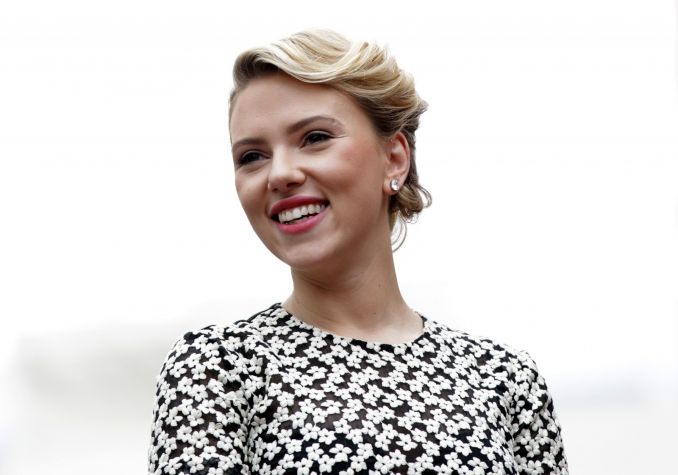 Balta šypsena ekrano žvaigždėms - privaloma. Nuotr. - aktorė Scarlett Johansson