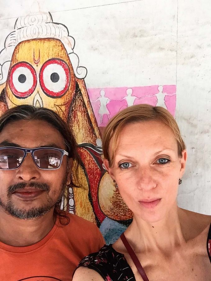 Aušra Kleizaitė su draugu meno istoriku ir skulptoriumi Bijay Kumaru Nathu