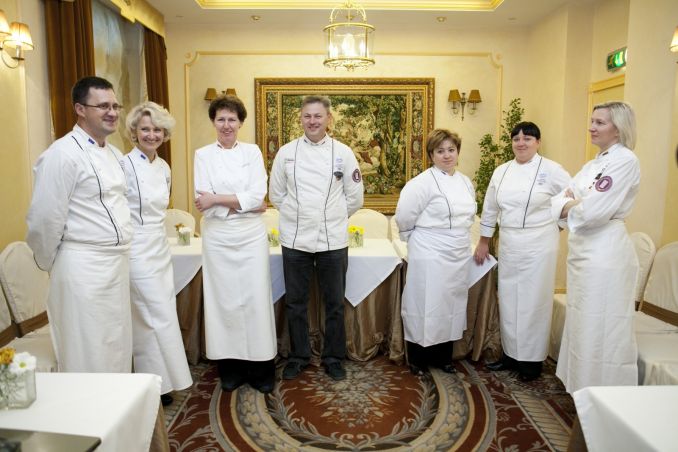 Iš kairės: D.Dabrovolskas, R.Šiušienė, A.Gečienė, L.Maceikanec, L.Makovska, H.Višnevskaja, H.Lyndo