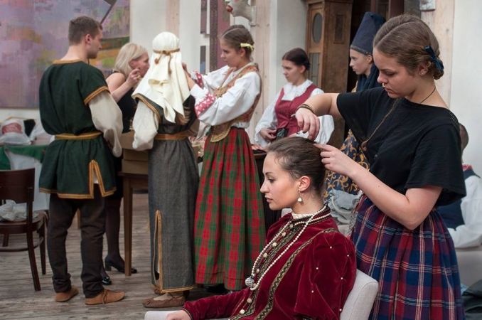 Akimirka iš projekto „Etnogijos“ – krikščioniškos civilizacijos ir baltiškos tradicijos simbiozė kostiume