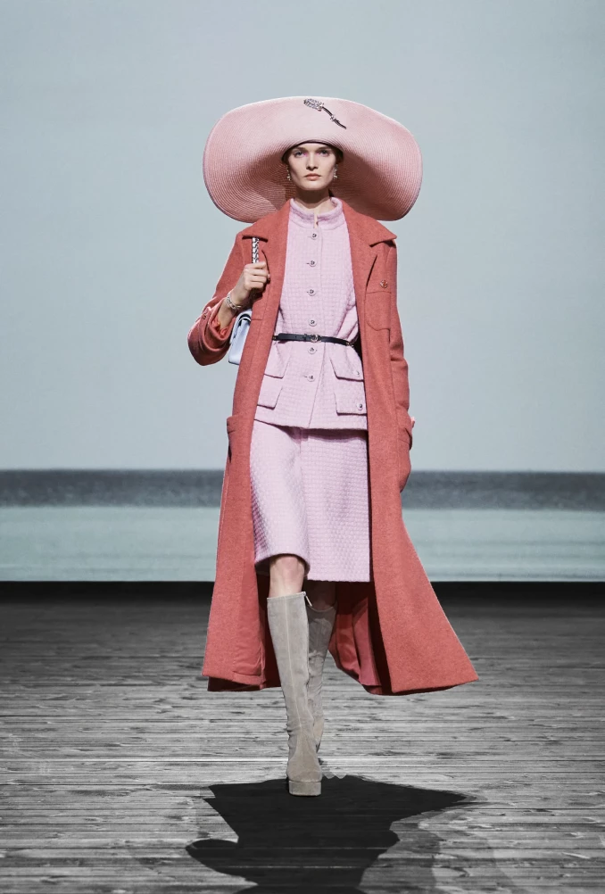 „Chanel” pristatė elegancija alsuojančią 2024–2025 m. rudens/žiemos kolekciją