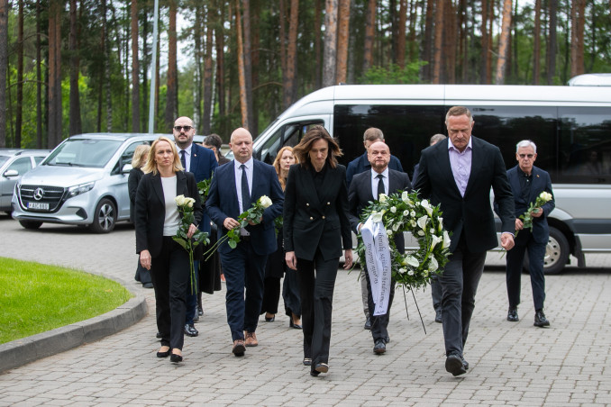 Visagine atsisveikinama su parlamentaru, olimpiečiu Šuklinu