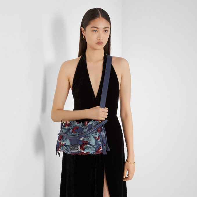 „Fendi“ 2025 m. šventinės kolekcijos rankinė „Mamma Baguette“