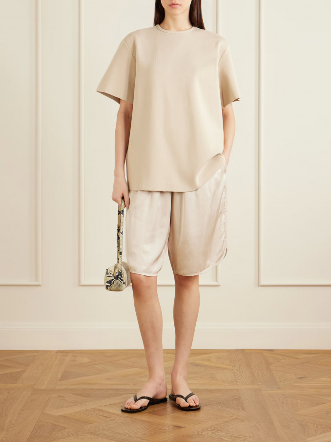 The Franhie Shop Leni satin knee-lenght shorts