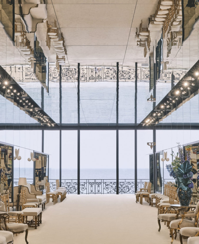 „Chanel“ 2026-2027 m. kruizinės kolekcijos pristatymo erdvė