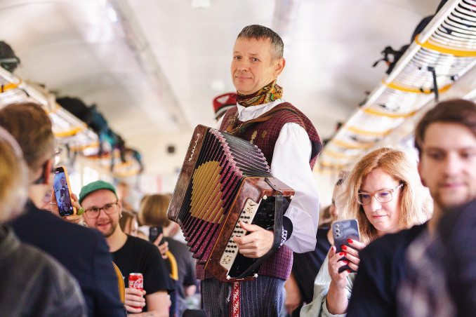 Senojoje Varėnoje gimęs ir užaugęs gidas pasakoja istorijas apie seną geležinkelį ir Čiurlionio zodiako ženklus