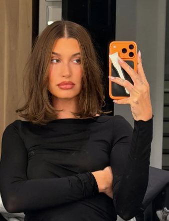 Modelis Hailey Bieber