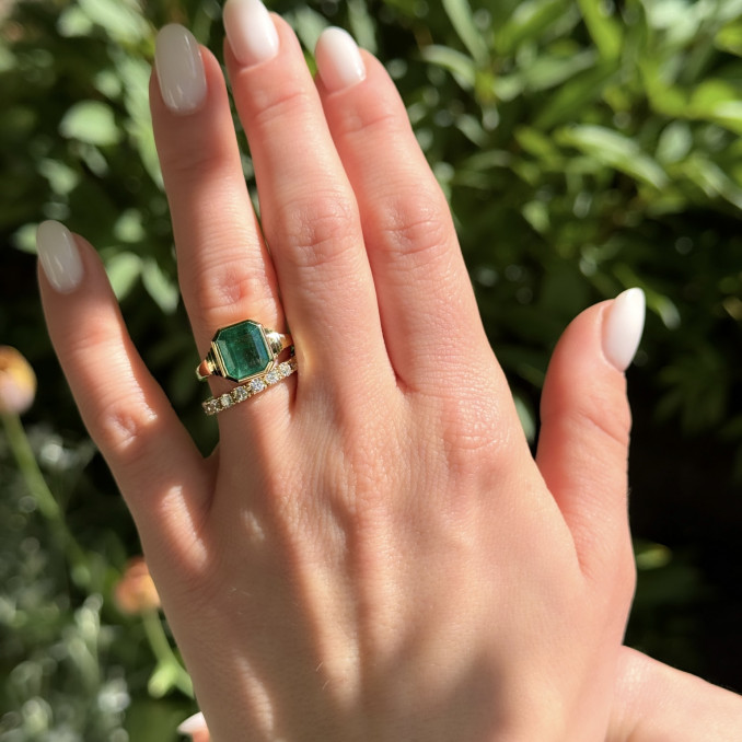 Žiedas su smaragdu