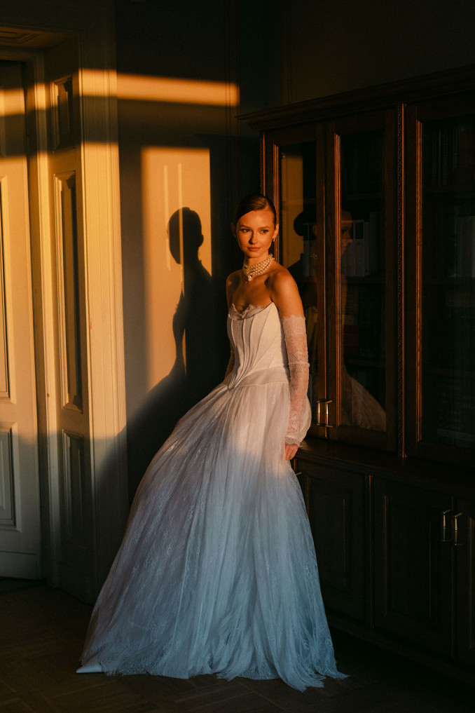 Rimantė Rimgailaitė pristato naują kolekciją „Svajojantis Basque siluetas“: vintažinė dvasia šiuolaikinei nuotakai