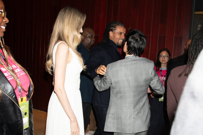 Angelina Jolie, Akala