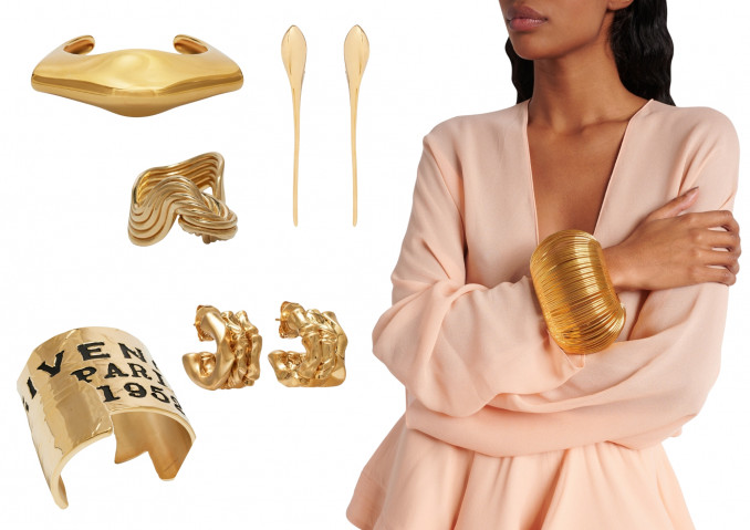 Apyrankė, „Khaite“, kabantys auskarai ir plati apyrankė, „Givenchy“, auskarai, „Zimmermann“, žiedas, „Bottega Veneta“. Apyrankė, „Alaia“