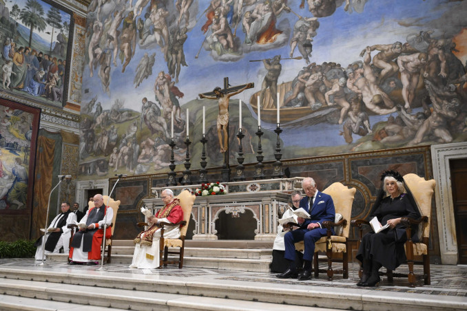 Karalius Karolis ir popiežius Leonas pirmą kartą per istorinę ceremoniją meldėsi kartu