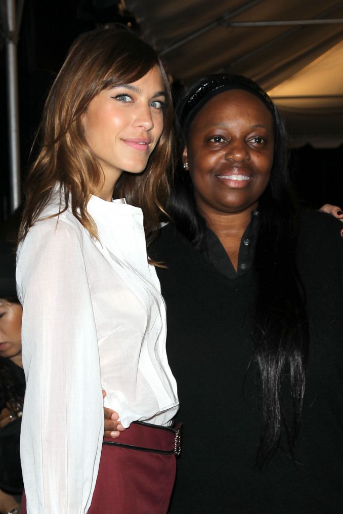 Pat McGrath (dešinėje) su modeliu, stiliaus ikona Alexa Chung