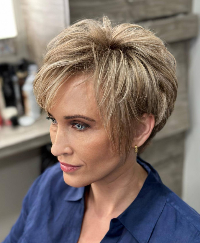 Asimetriškas „Bob“ (angl. Asymmetrical Bob)