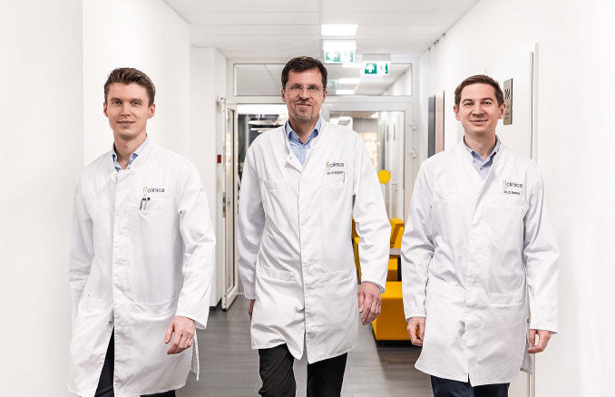 Med. m. dr. plastinės ir rekonstrukcinės chirurgijos gydytojai Justinas Grašys, Vygintas Kaikaris ir Domantas Rainys