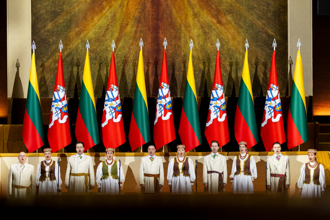 2025-ųjų Laisvės premija įteikta Medininkų tragediją išgyvenusiam kunigui Šernui