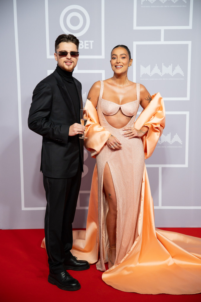 Dominykas Ježerys, Karolina Meschino