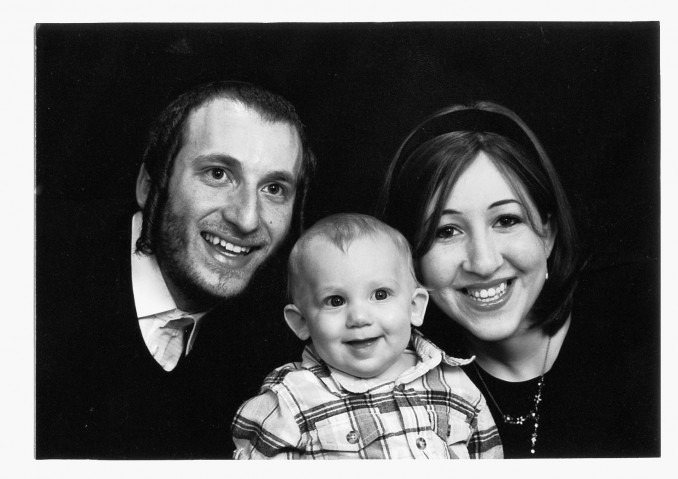 Deborah Feldman su vyru ir sūnumi (©Deborah_Feldman)