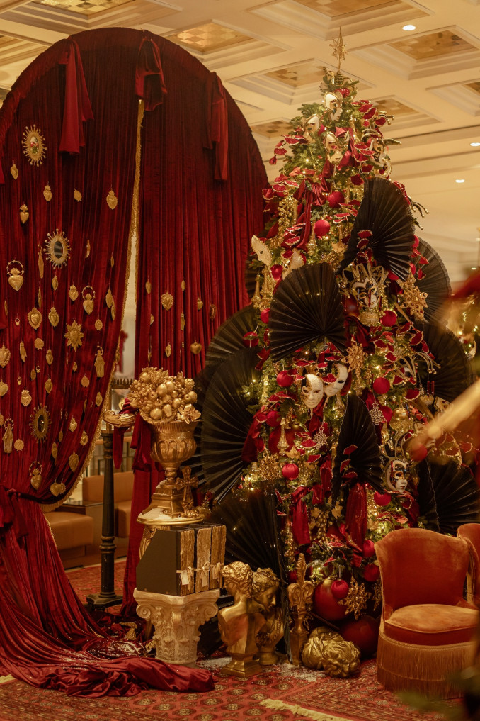 Trumpam į Lietuvą grįžęs Mantas Petruškevičius Vilniuje sukūrė magiško Venecijos karnavalo dvasią.