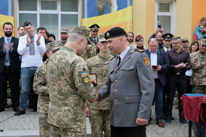Už pagalbą Ukrainai apdovanoti keturi lietuviai – savanoriai: „Gavome skubų signalą“
