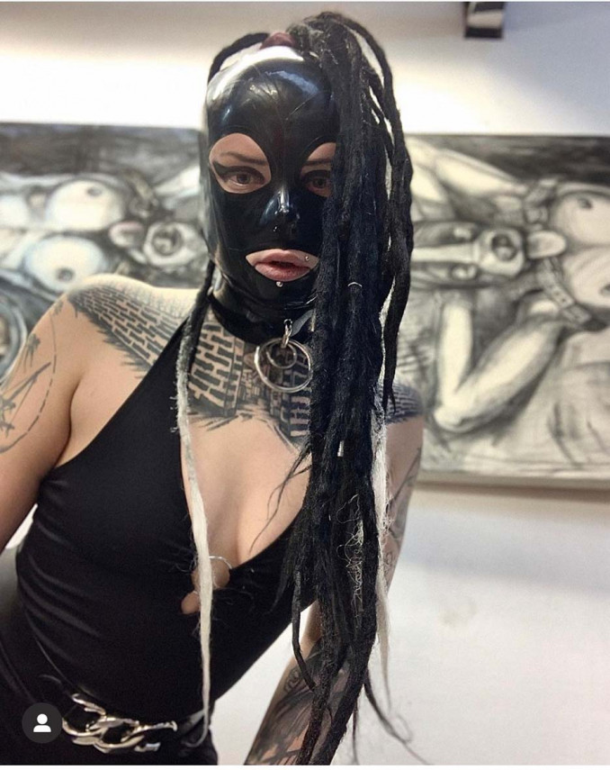 Savo studijoje, Rytų Londonas, 2022 m.