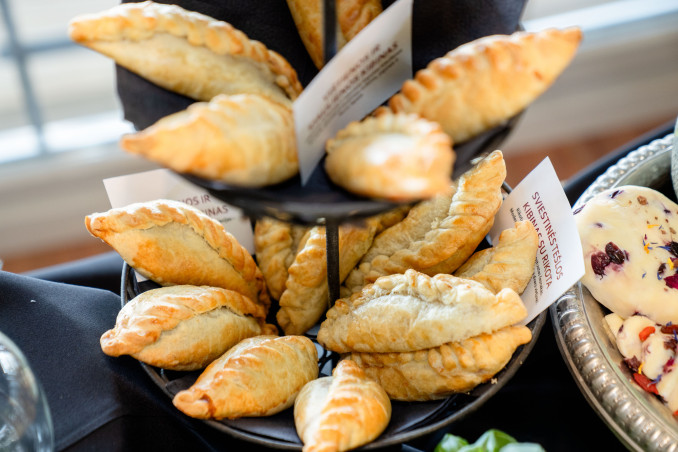 Trakuose vyko istorinių asmenybių – Bonos ir Žygimanto – vestuvių šventės interpretacija: VIP svečiai liko sužavėti istoriniais patiekalais