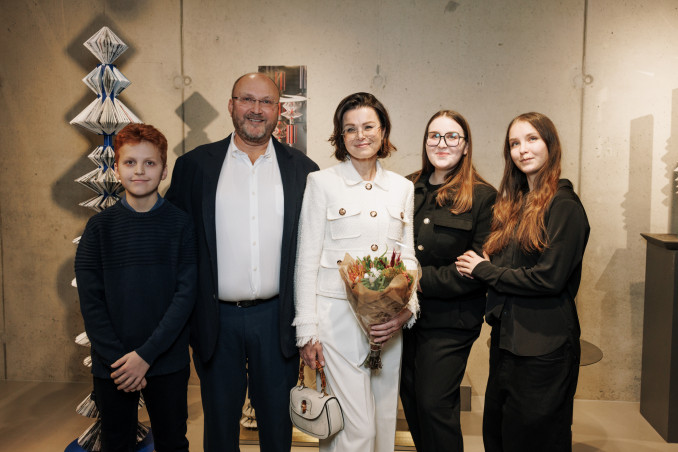 Senos knygos atgimė menininkės E. Bučienės kolekcinio dizaino kūriniuose