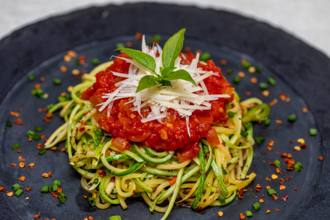 Cukinijų makaronai su česnaku ir parmezano sūriu