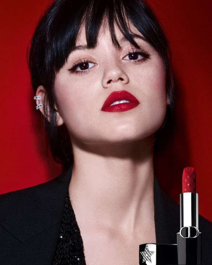 Aktorė Jenna Ortega lūpų dažų „Rouge Dior“ kampanijoje